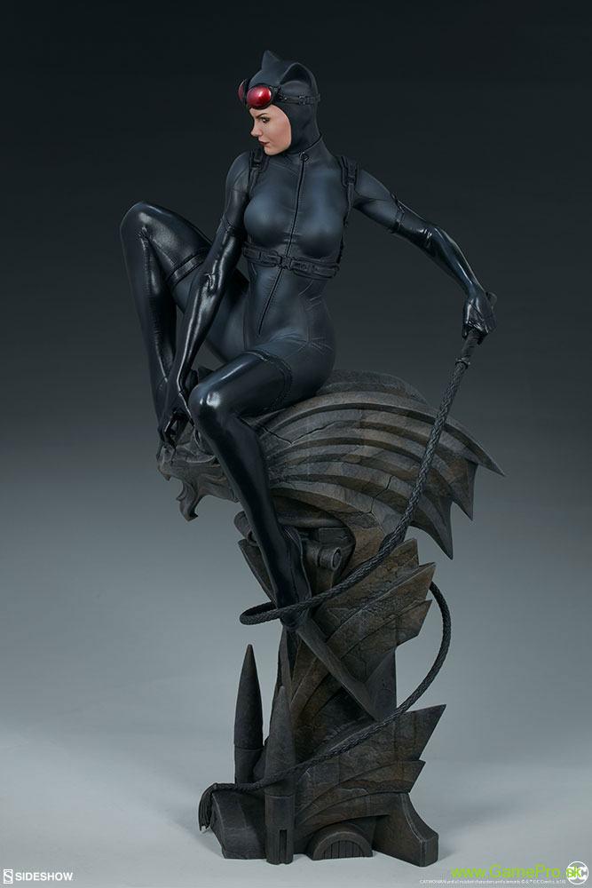 DC Comics Premium Format socha Catwoman 56 cm