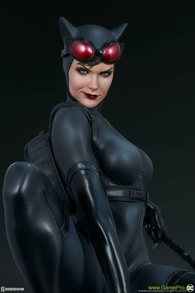 DC Comics Premium Format socha Catwoman 56 cm