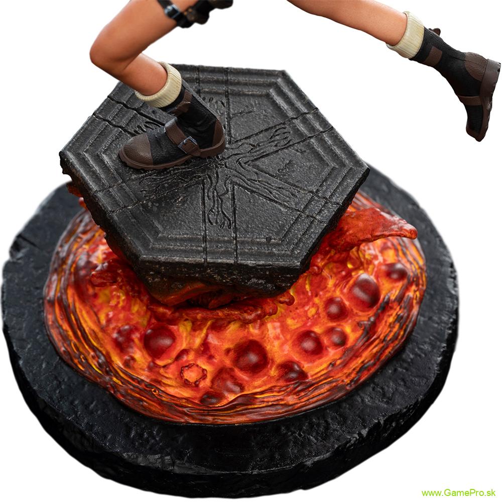 Tomb Raider socha Lara Croft (The Sanctuary of Flame) 18 cm